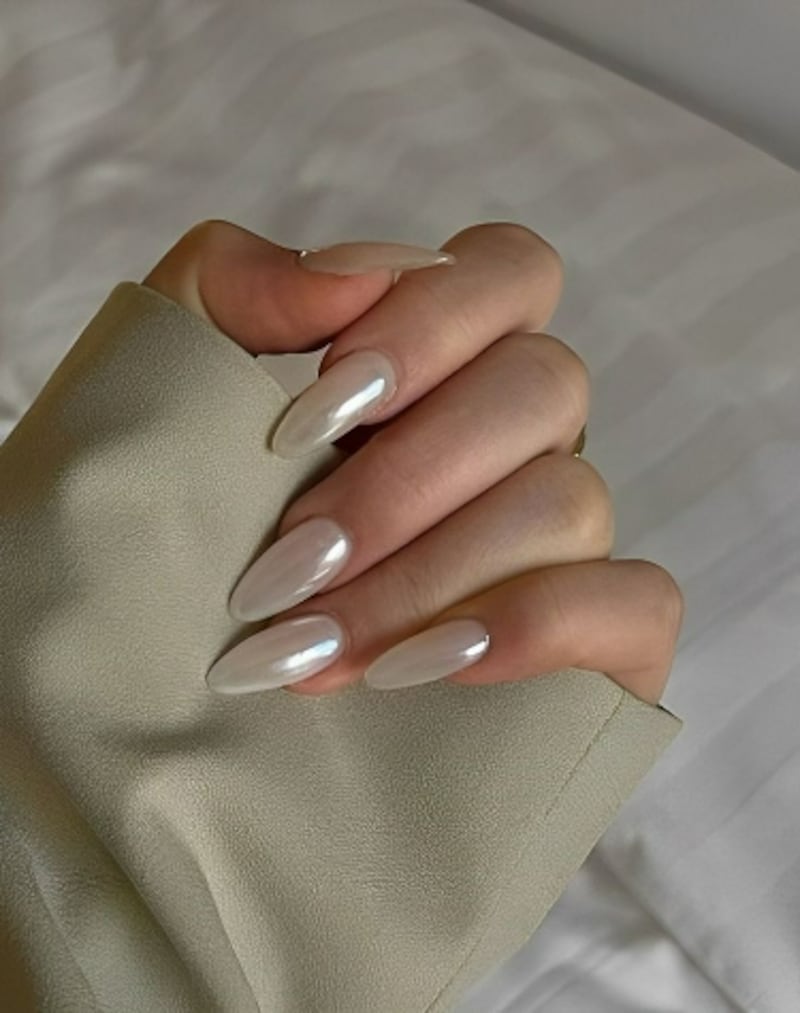 Esta tendencia conquista por su elegancia discreta y promete desbancar al clásico french manicure