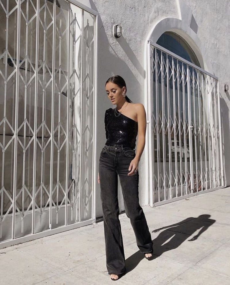 ¿Adiós vestidos de fiesta? La nueva tendencia que mezcla elegancia y comodidad en uno solo