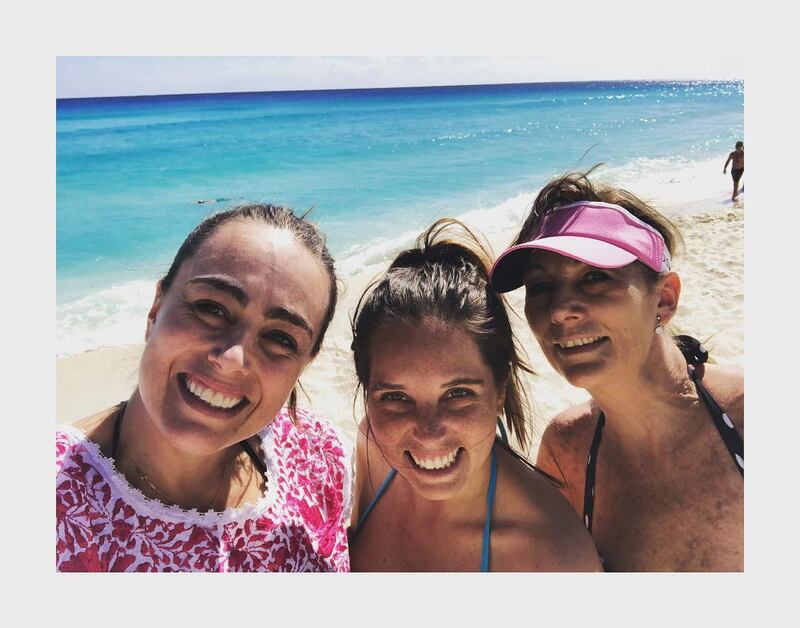 Lucero Lander junto a sus hijas