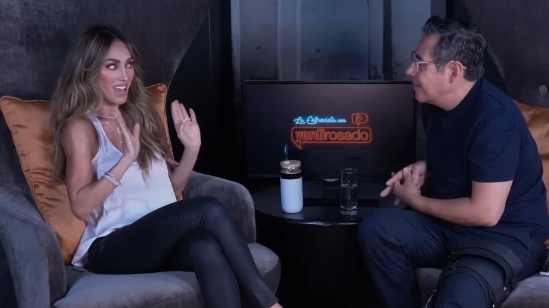 "Se maquilló con la luz apagada": llueven críticas a Anahí por su look, pero ella dio este poderoso mensaje