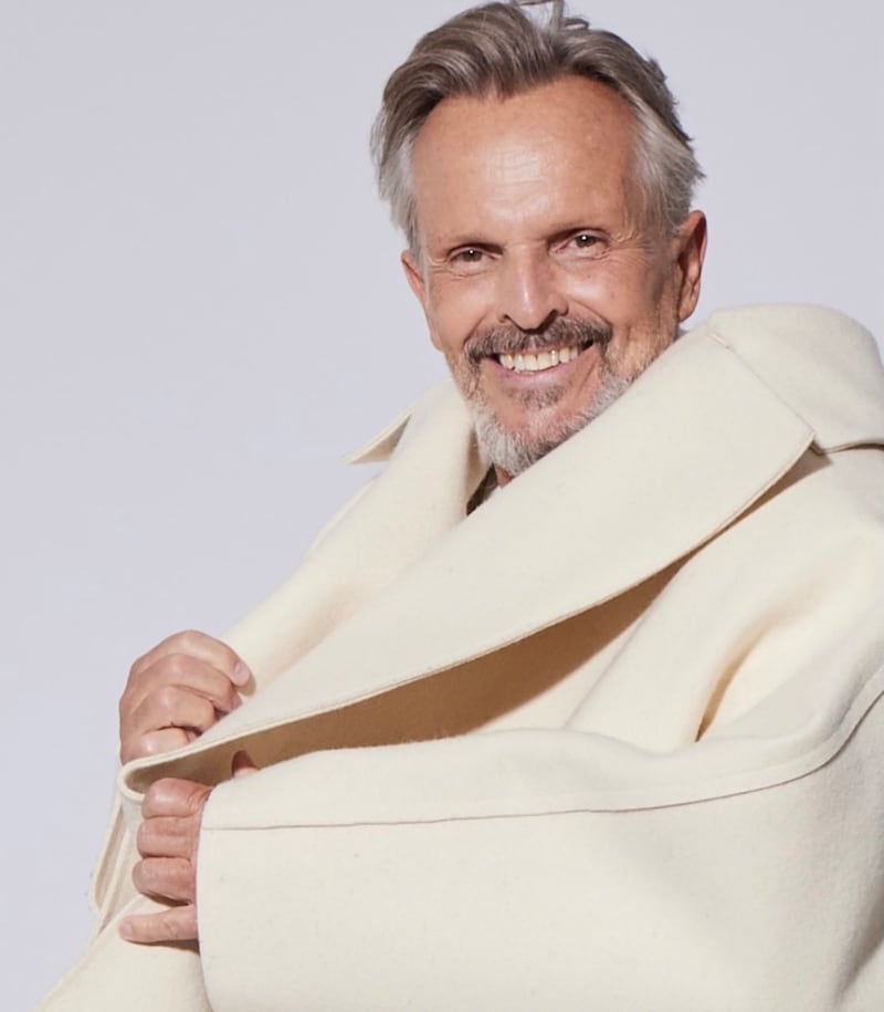 Miguel Bosé, uno de los principales representantes de la música pop y la balada en español a nivel mundial, ha vendido más de 30 millones de discos desde que comenzó su carrera en los años setenta. Foto: Instagram.