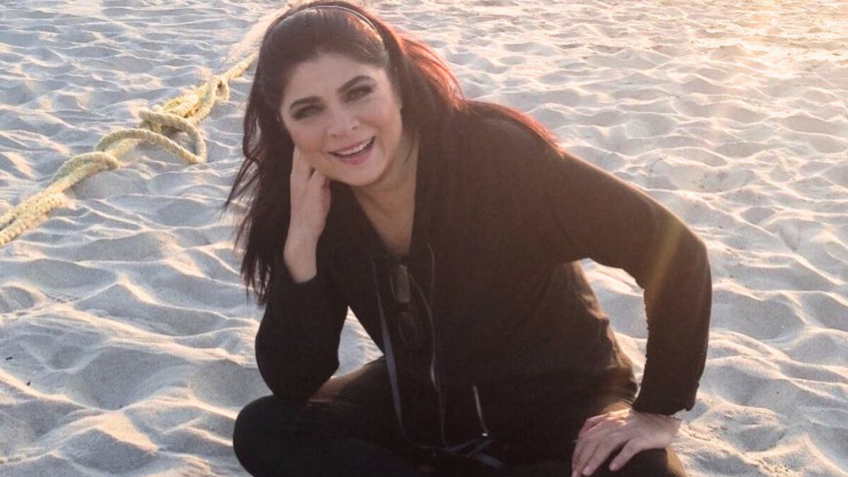 Victoria Ruffo inició el año sin una gota de maquillaje luciéndose completamente al natural.