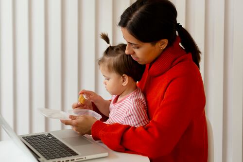Reescribiendo la maternidad: así son las mamás que revolucionan la crianza desde lo digital
