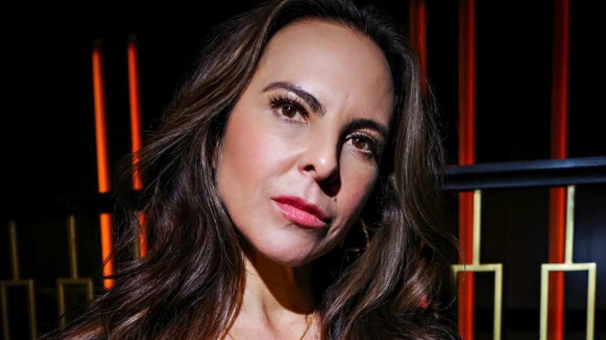 Kate del Castillo reapareció en los Premios Platino 2025 con un elegante vestido.