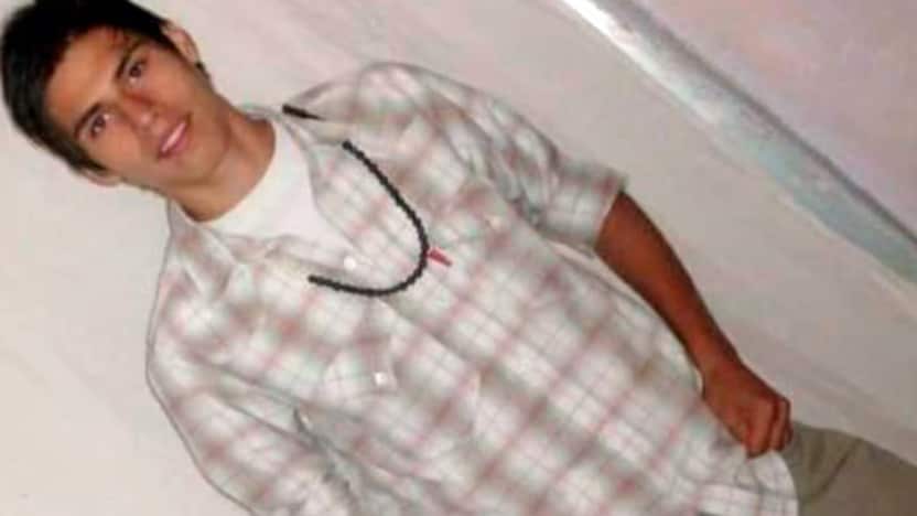 Encontró a su hija de 14 años en la cama con su novio y lo empujó desde un séptimo piso