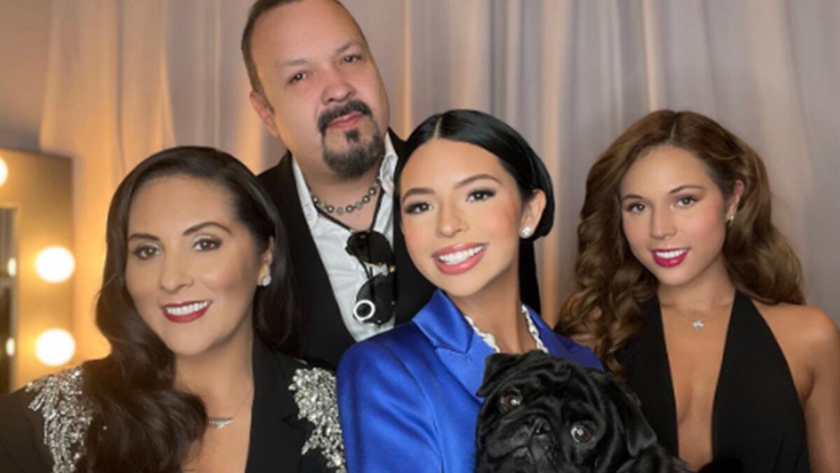 Ángela Aguilar mamá