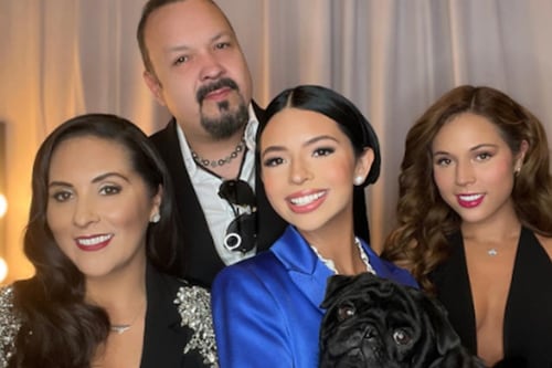 Corren a hija de Pepe Aguilar de la escuela: habría intentado tirar a su compañera por la ventana