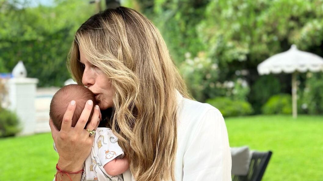 La periodista y rostro de Canal 13 publicó por primera vez en sus redes sociales una fotografía con el rostro de su recién nacido hijo, Borja.