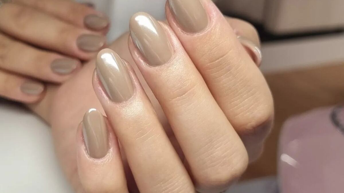 Las uñas chai latte son elegantes, clásicas y atemporales