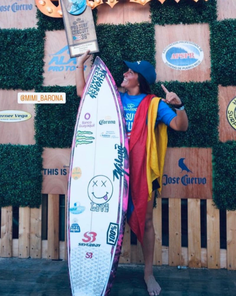 Dominic "Mimi" Barona, surfista ecuatoriana
