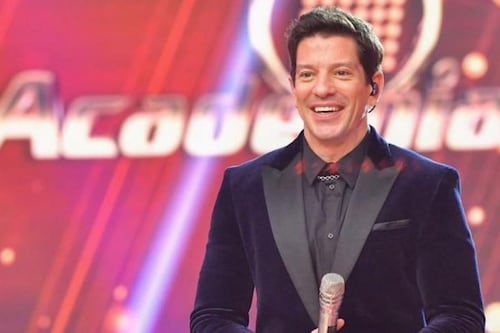 Yahir confiesa tener una intoxicación y comparte preocupante foto desde la cama