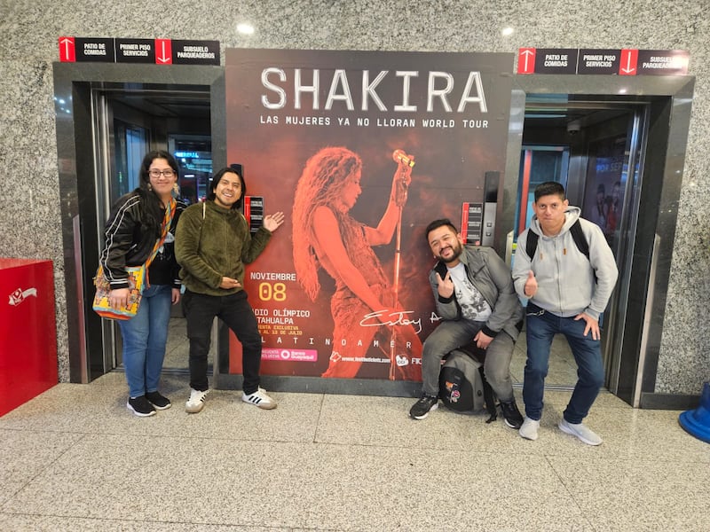 Previo al concierto, la actividad crece: se reúnen más seguido, pasean por parques, reparten los famosos “shakidólares” y comparten helados.