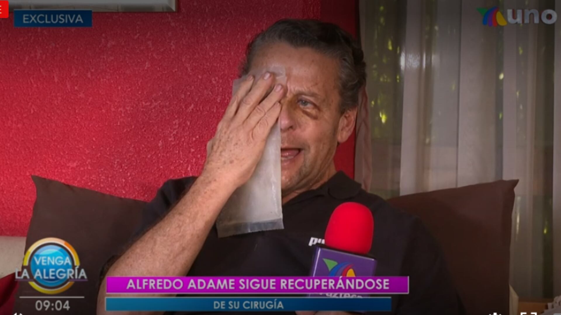 Está recuperándose de la cirugía. No tiene desprendimiento de retina.