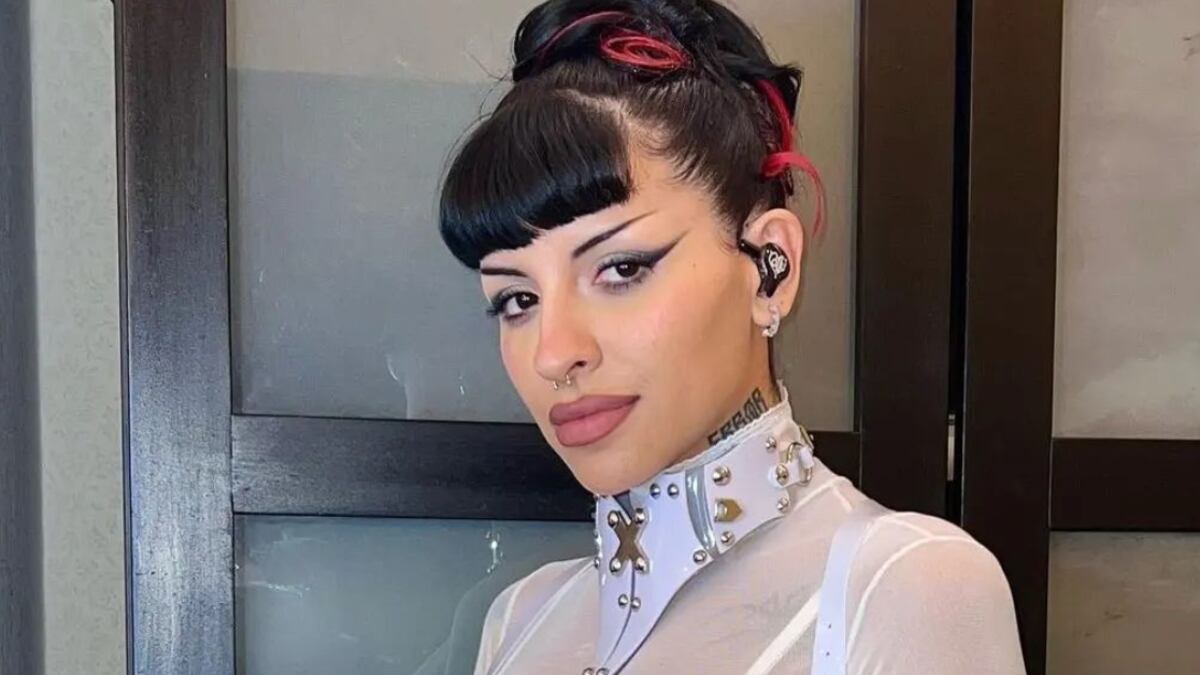 Cazzu reapareció en redes sociales para mostrar su nuevo tatuaje.