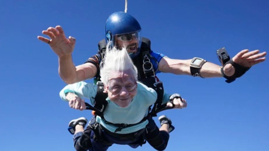 Dorothy Hoffner falleció luego de lograr el record como la persona con mas edad en realizar un salto.| Foto: Associated Press