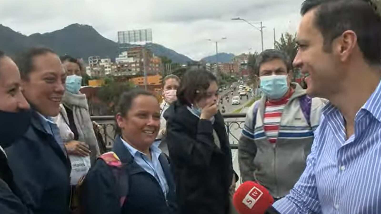 Juan Diego Alvira es criticado por el cambio que hizo de Caracol a la Revista Semana.