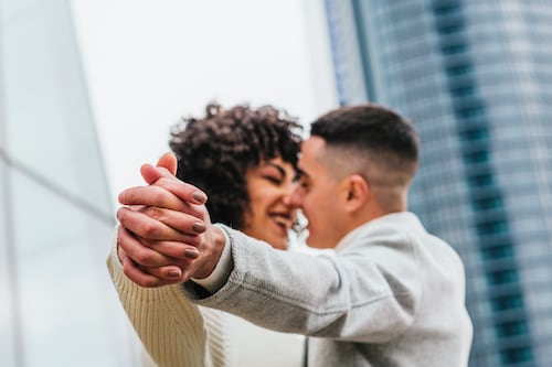 Modernidad líquida: por qué los vínculos sólidos pierden fuerza en la sociedad actual