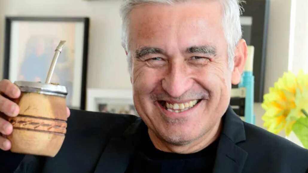 El cantante chileno lanzó hace algunos días unas pistas musicales en plataformas digitales.