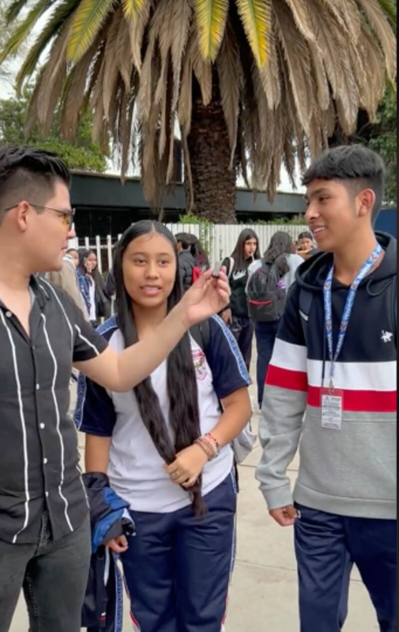 Jóvenes responden quien canta mejor