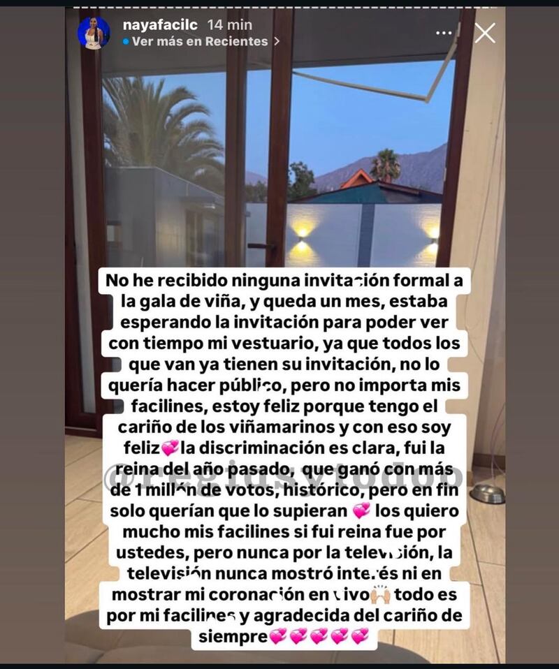 Naya Fácil es la actual reina del Festival de Viña del Mar, tras ser elegida por la prensa junto a Nicolás Solabarrieta, pero, a la fecha, no ha sido invitada por Mega a la gala del certamen de la Ciudad Jardín, lo cual fue considerado por la influencer como una clara muestra de discriminación.
Fue a través de sus historias de Instagram que realizó sus descargos contra la producción, que actualmente está a cargo del canal ubicado en Vicuña Mackenna, junto a Bizarro.
“No he recibido ninguna invitación formal a la gala de Viña, y queda un mes. Estaba esperando la invitación para poder ver con tiempo mi vestuario, ya que todos los que van ya tienen su invitación”, lamentó en su red social.
“No lo quería hacer público, pero no importa mis facilines, estoy feliz porque tengo el cariño de los viñamarinos y con eso soy feliz. La discriminación es clara, fui la reina del año pasado, que ganó con más de un millón de votos, histórico”, recalcó.
