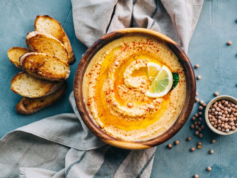 Día del hummus: el plato ancestral que convierte al garbanzo en un superalimento