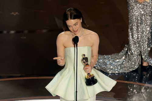 El vergonzoso fallo de vestuario que Emma Stone encaró con la mejor actitud al ganar su Oscar de Mejor Actriz