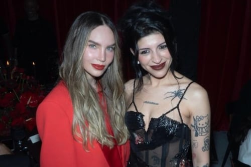 Belinda y Cazzu son captadas hablando en evento de la CDMX ¿Conversaron de Nodal?