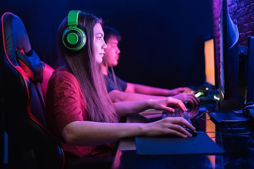Amantes del streaming: un estudio revela que aumenta el número de mujeres que juegan videojuegos