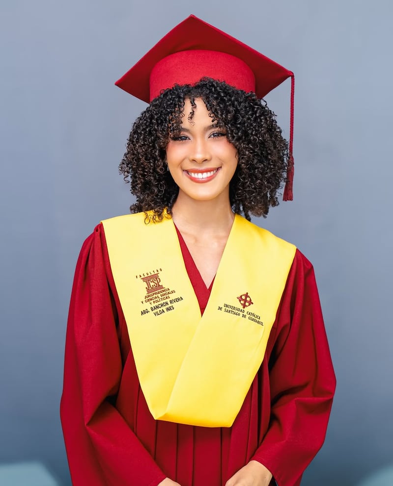 Yilda Banchón se gradúa como abogada
