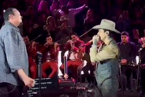 Christian Nodal y Pepe Aguilar cantan juntos en el palenque: así reaccionan las redes