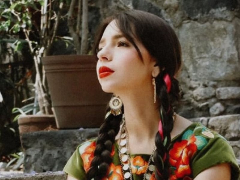 Fanático de Ángela Aguilar la compara con la Virgen de Guadalupe y genera controversia