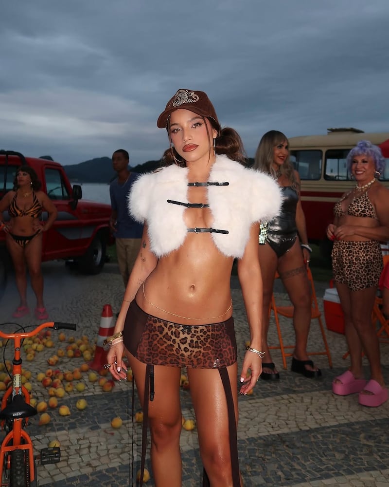 Las microfaldas tienen hablando a todo el internet