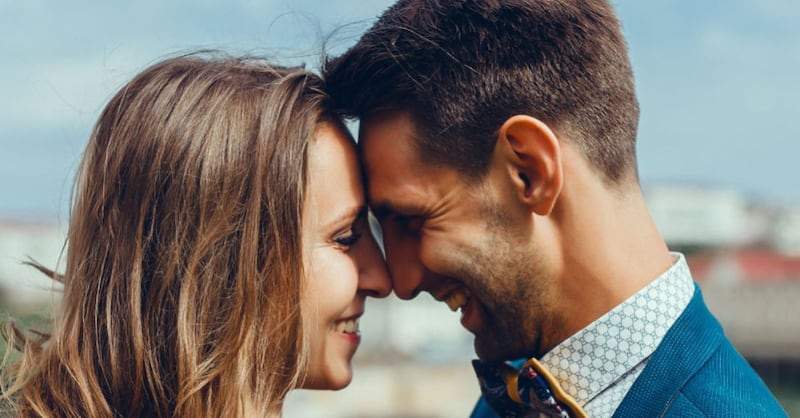 ¿Qué significa que un hombre sonría luego de darte un beso?