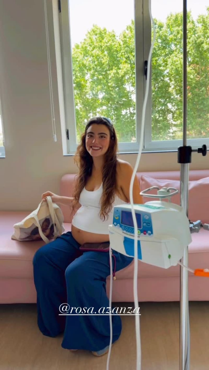 Rosa, hija de Giovanna Andrade de visita