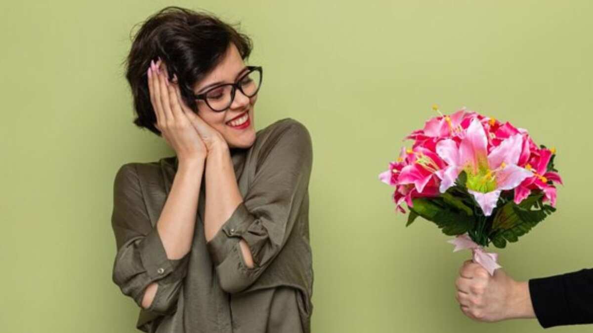 Recibir halagos, ¿por qué nos hace sentir incómodas?