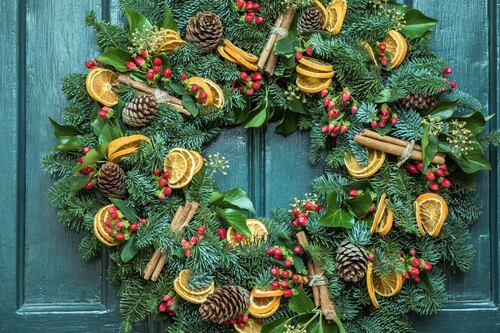 ¿No más corona navideña en la puerta? Este es el sitio para colgarla que será ‘trend’ en 2024