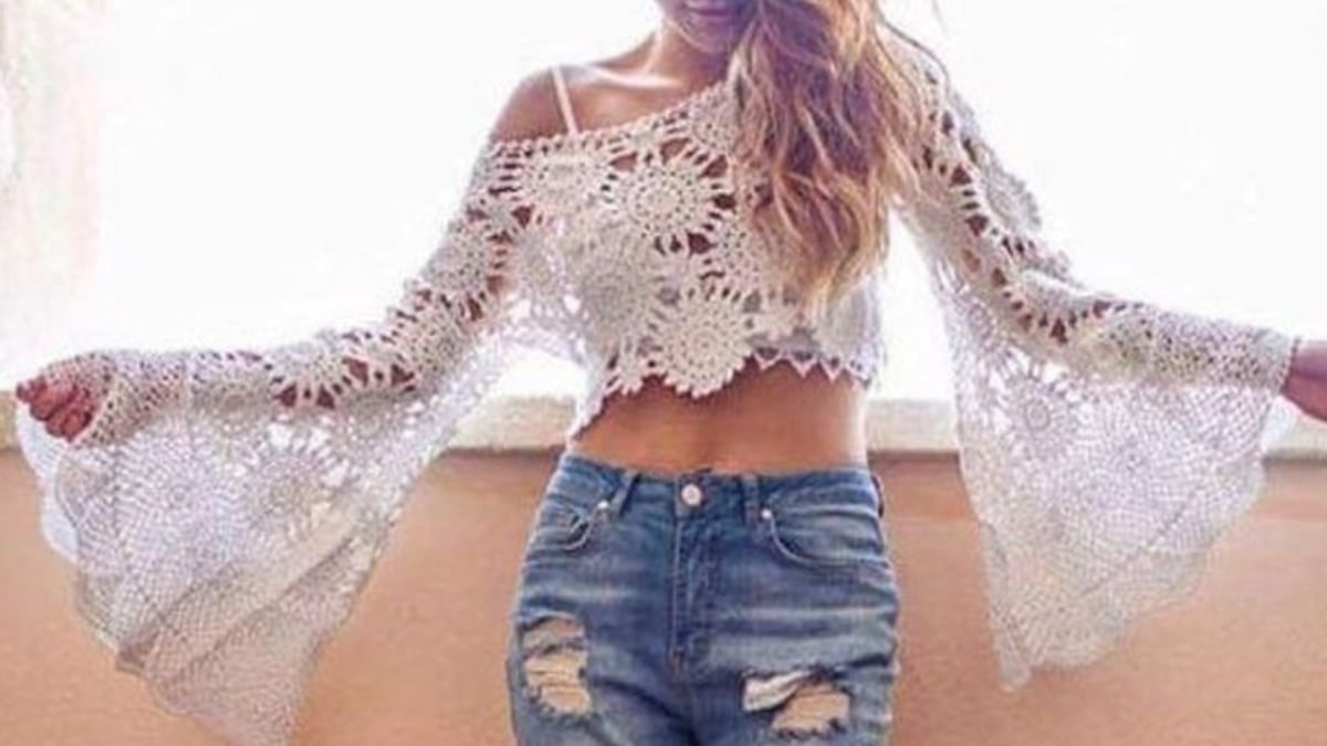 Blusas crochet serán tus favoritas, así las puedes usar con jeans.