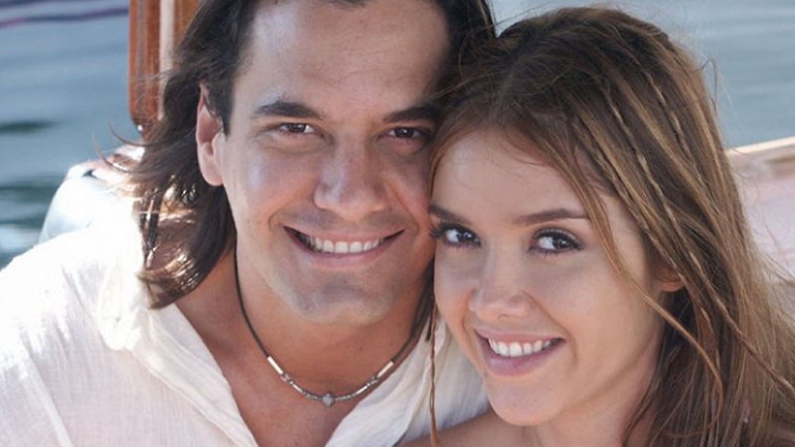 Marlene Favela y Mario Cimarro en "Gata salvaje"