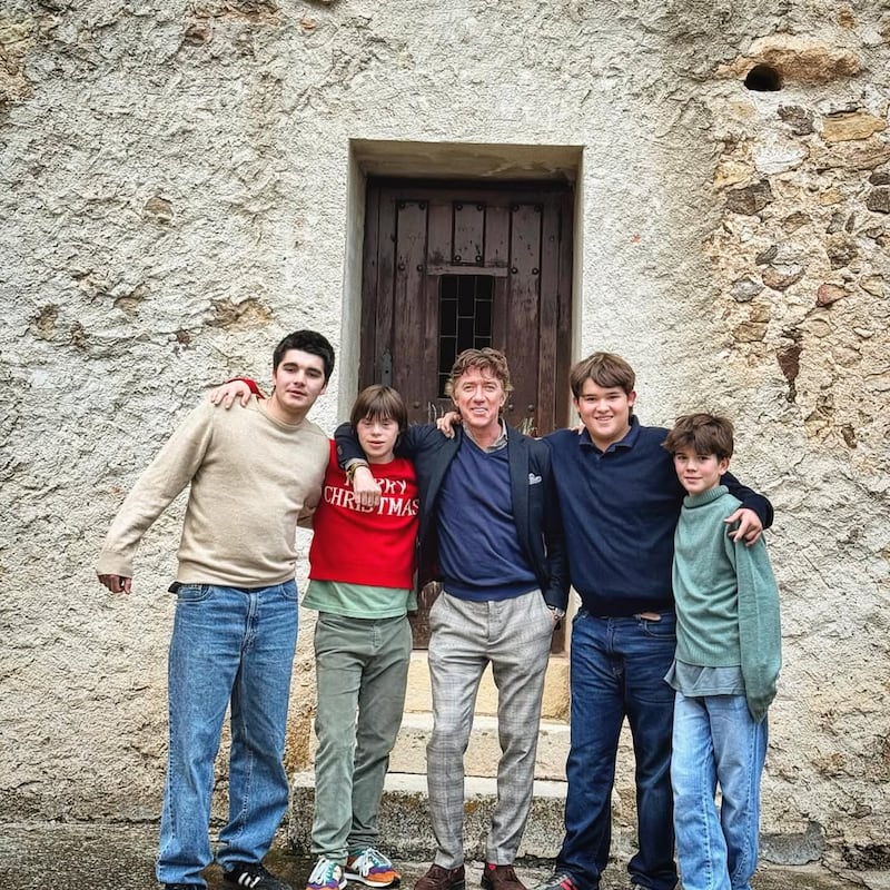 Colate presume Navidad junto a su hijo Andrea