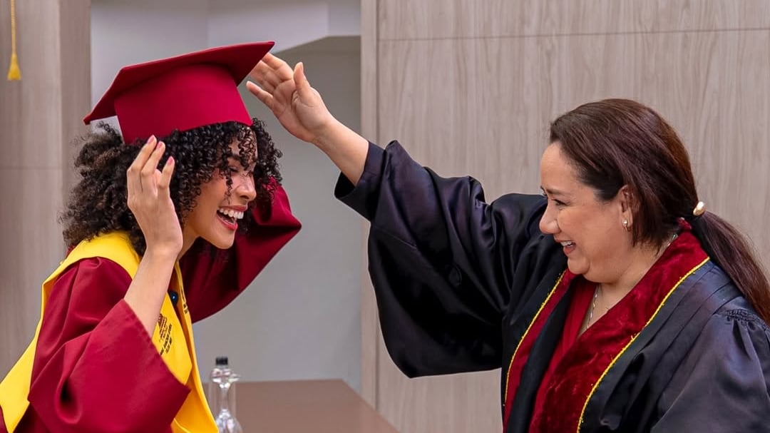 Yilda Banchón se gradúa como abogada