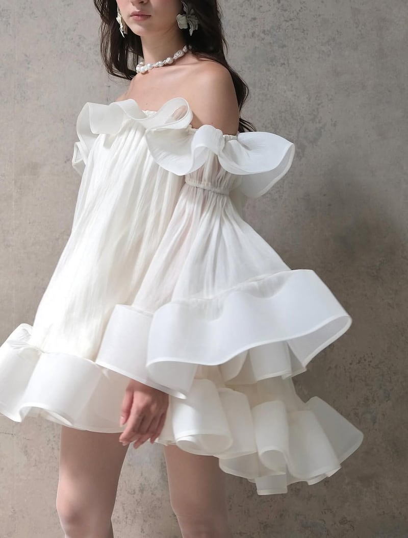 Elegantes, cómodos y favorecedores: así son los vestidos ‘coreanos’ que están conquistando las tendencias