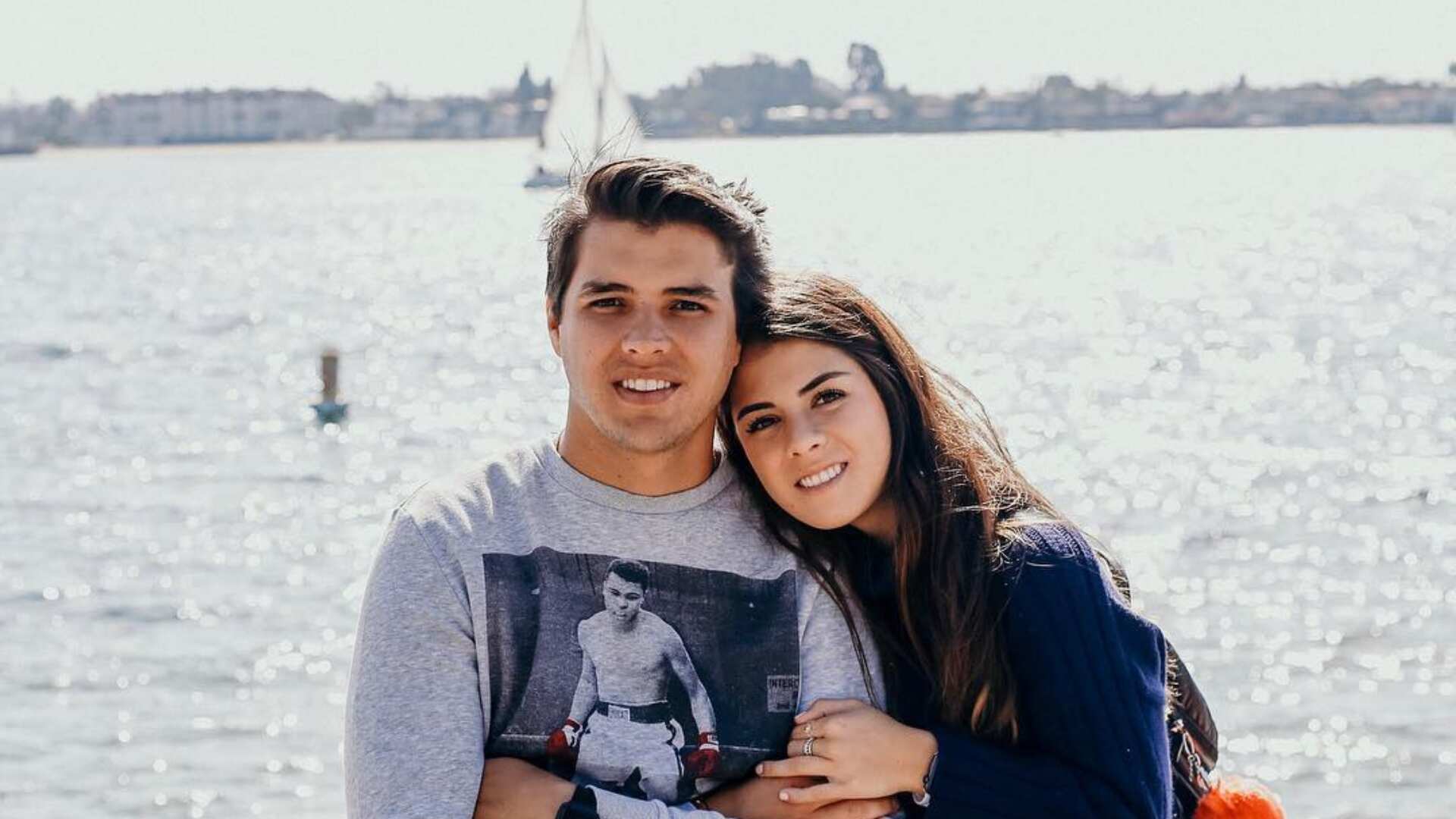 El traje fue diseñado por Benito Santos.