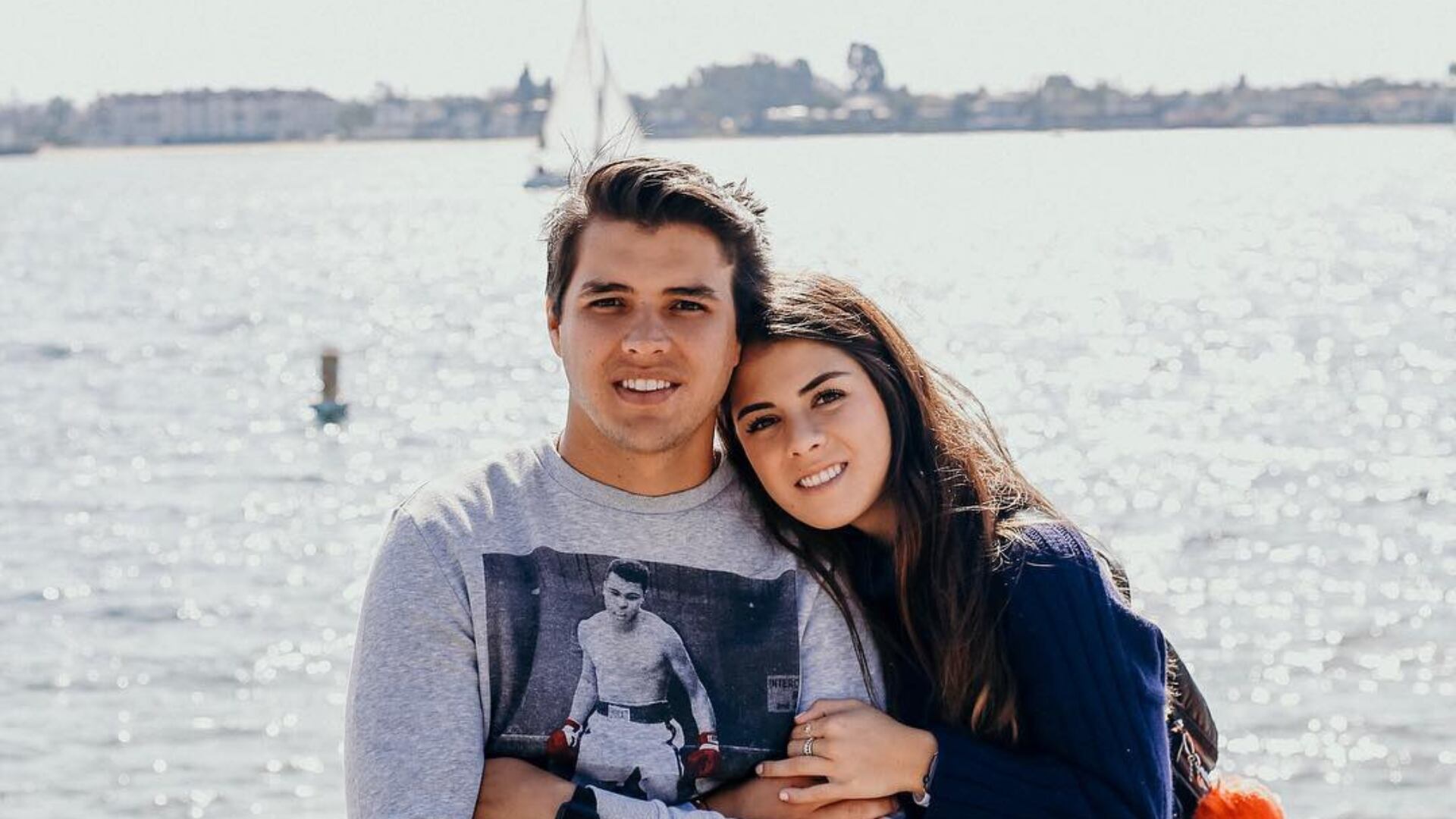 El traje fue diseñado por Benito Santos.