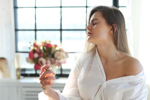 Los tres tipos de perfumes que dan felicidad y que desearás tener