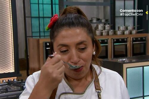 “Sírvete una cosita”: Pincoya no se aguantó y probó su plato antes de presentarlo ante los jueces de “Top Chef”