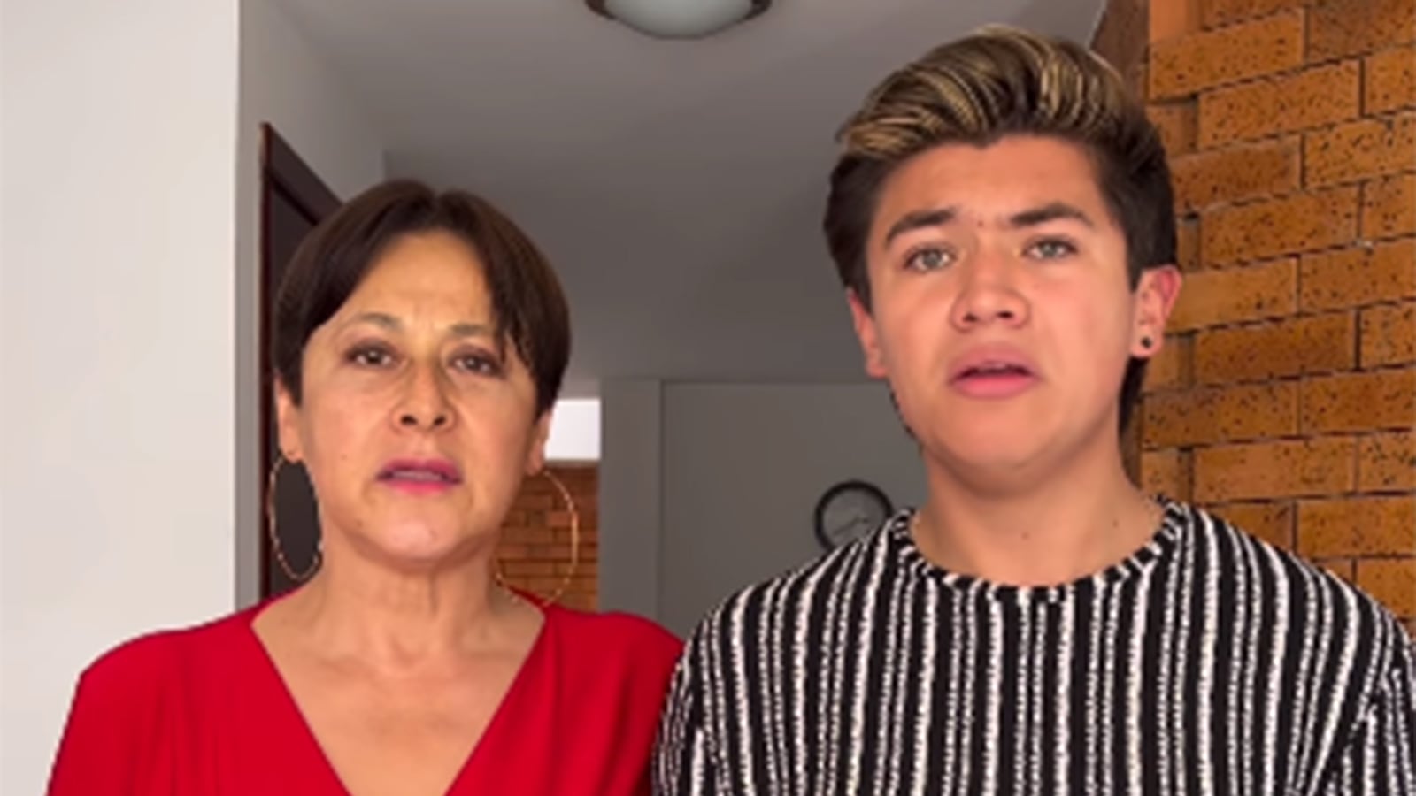 ¿Será que ahora quieren hacer una película? Jim Velásquez le pide a Alina Lozano que regresen.