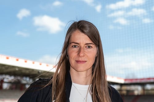 La histórica victoria de Marie-Louise Eta: la primera mujer en ganar un partido en una de las grandes ligas masculinas de Europa
