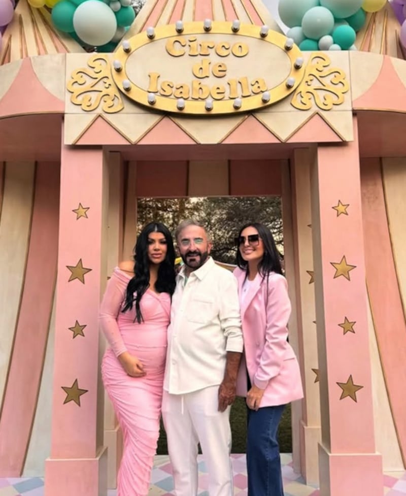Vicente Fernández Jr. celebra el baby shower de Isabella
