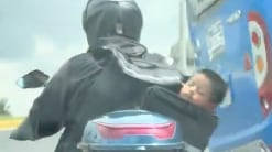 El caso ha generado preocupación por la seguridad del menor y el cumplimiento de normas de tránsito en Ecuador.