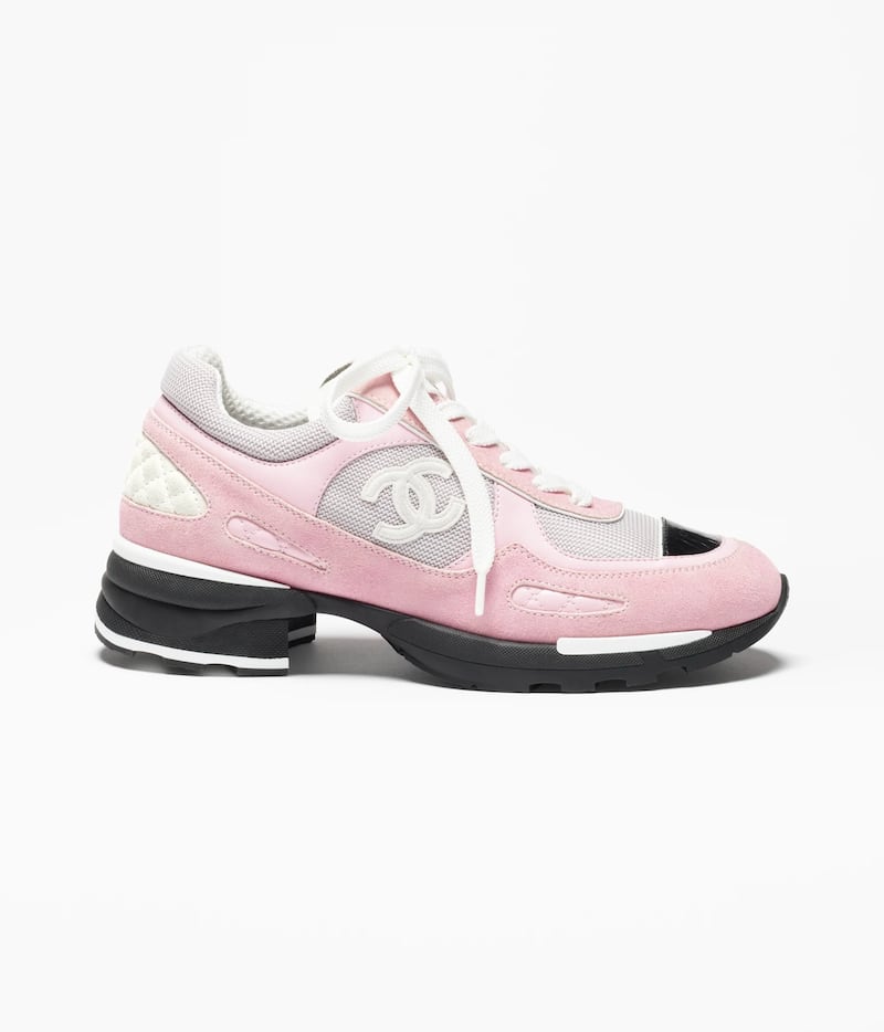 Los tenis de tacón serán tendencia esta temporada